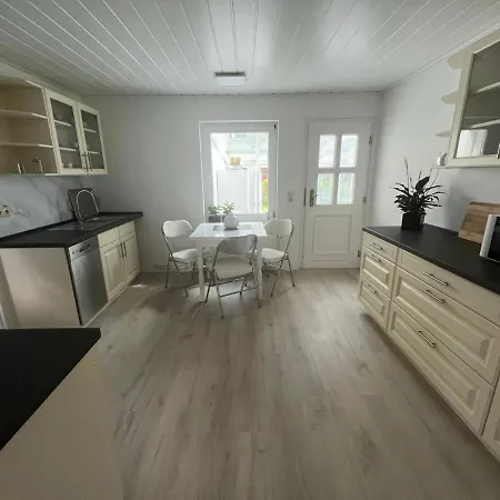 Familienfreundliche Mit Wintergarten Apartment *