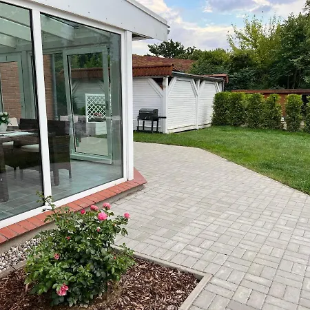 Familienfreundliche Mit Wintergarten Apartment
